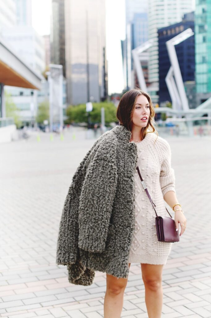 https://www.tovogueorbust.com/wp-content/uploads/2015/08/how-to-wear-a-fuzzy-coat-682x1024.jpg