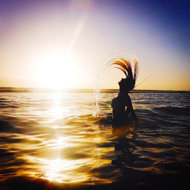 To Vogue or Bust captures sunset in Maui, Hawaii