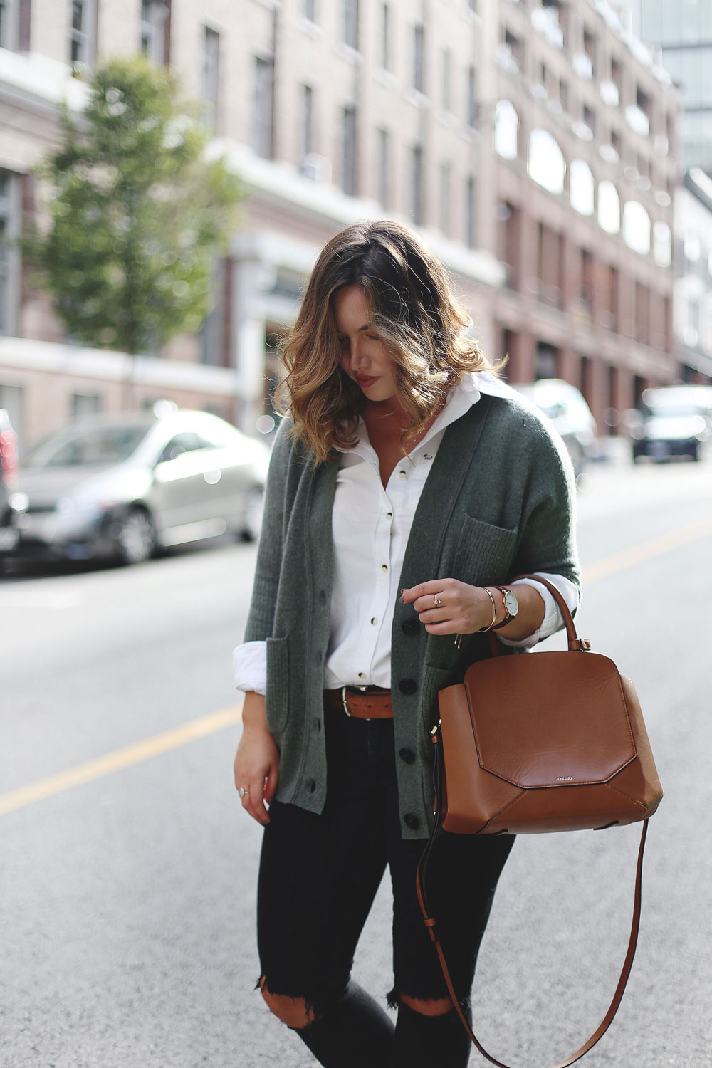 To Vogue or Bust shares fall 2016 trend tips in a White and Warren cashmere cardigan, Peau de Loup oxford shirt, Mavi skinny jeans, Aritzia bega bag, Daniel Wellington watch and Nine West leopard heels