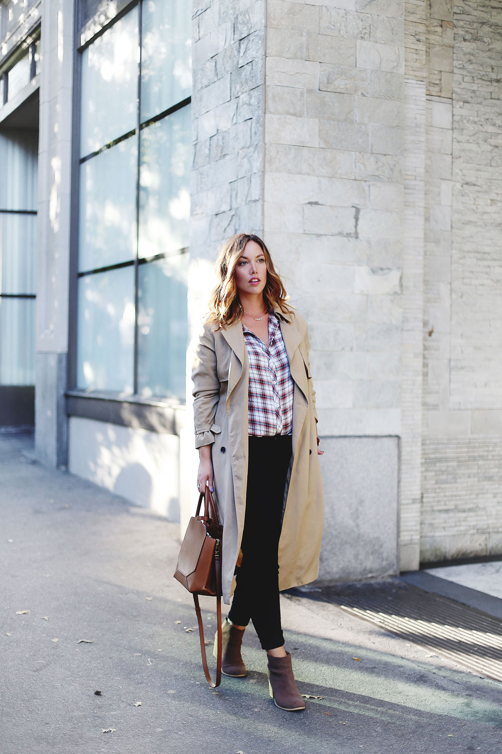 How to wear a plaid shirt in Gentle Fawn blouse, Hudson Jeans skinny jeans, Aritzia bega bag, Aritzia trench coat, Urban Outfitters ankle boots, Leah Alexandra jewelry, Daniel Wellington watch