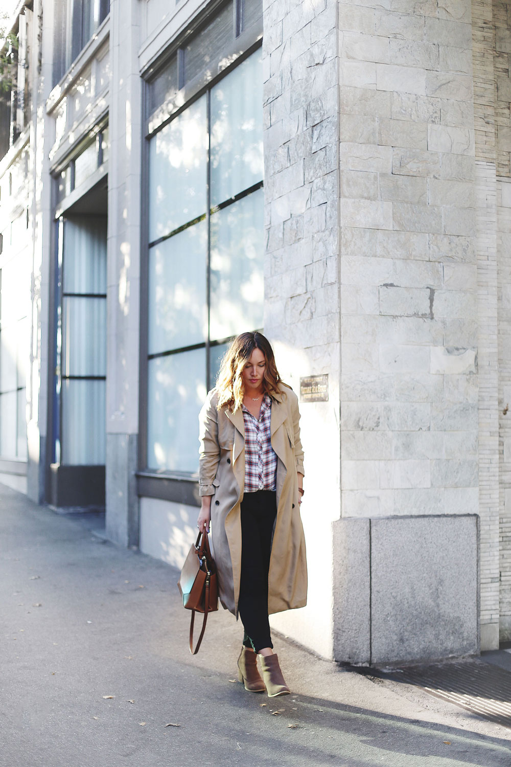 How to wear a plaid shirt in Gentle Fawn blouse, Hudson Jeans skinny jeans, Aritzia bega bag, Aritzia trench coat, Urban Outfitters ankle boots, Leah Alexandra jewelry, Daniel Wellington watch