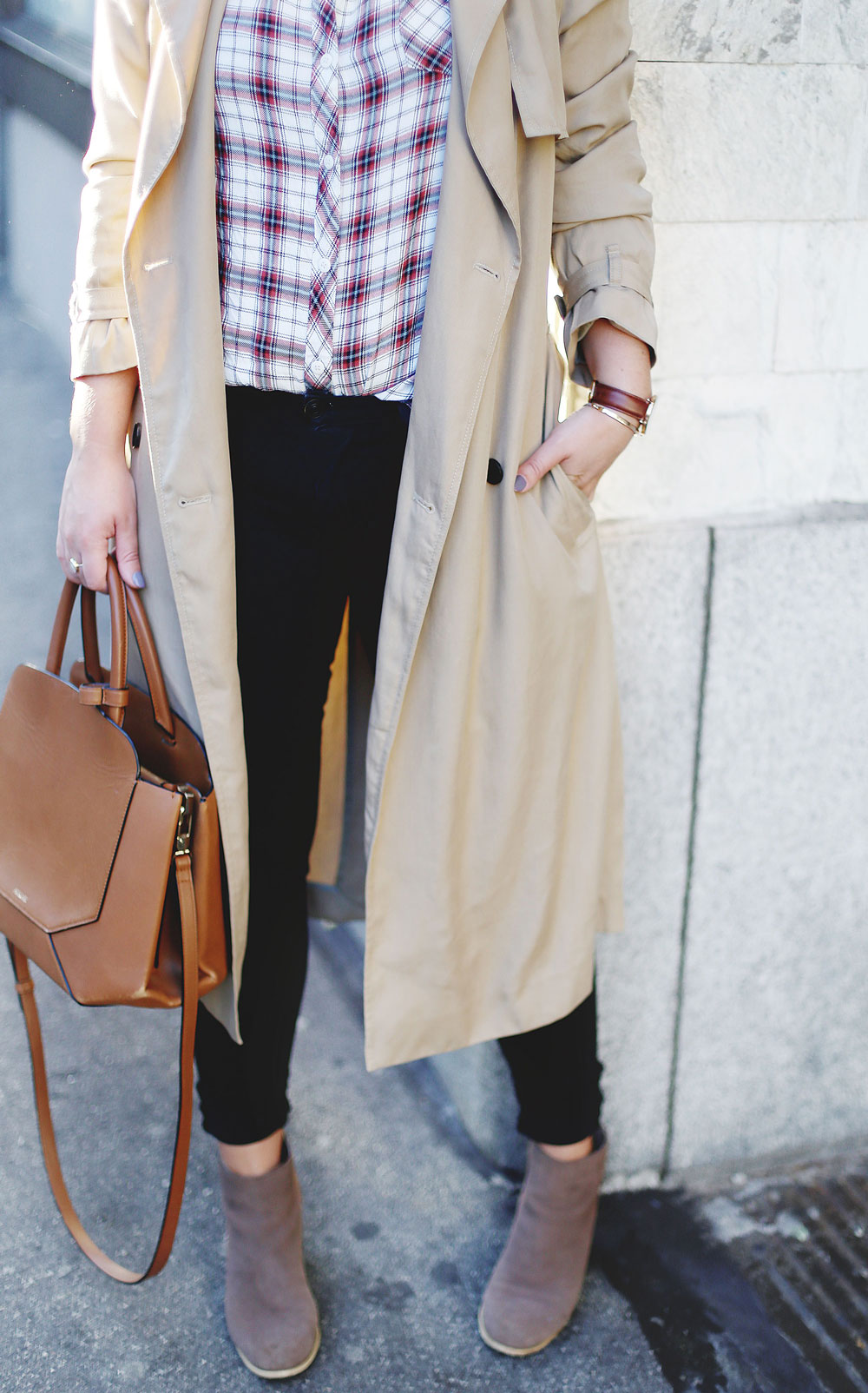 How to wear a plaid shirt in Gentle Fawn blouse, Hudson Jeans skinny jeans, Aritzia bega bag, Aritzia trench coat, Urban Outfitters ankle boots, Leah Alexandra jewelry, Daniel Wellington watch