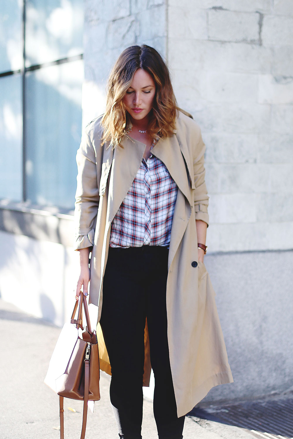 How to wear a plaid shirt in Gentle Fawn blouse, Hudson Jeans skinny jeans, Aritzia bega bag, Aritzia trench coat, Urban Outfitters ankle boots, Leah Alexandra jewelry, Daniel Wellington watch