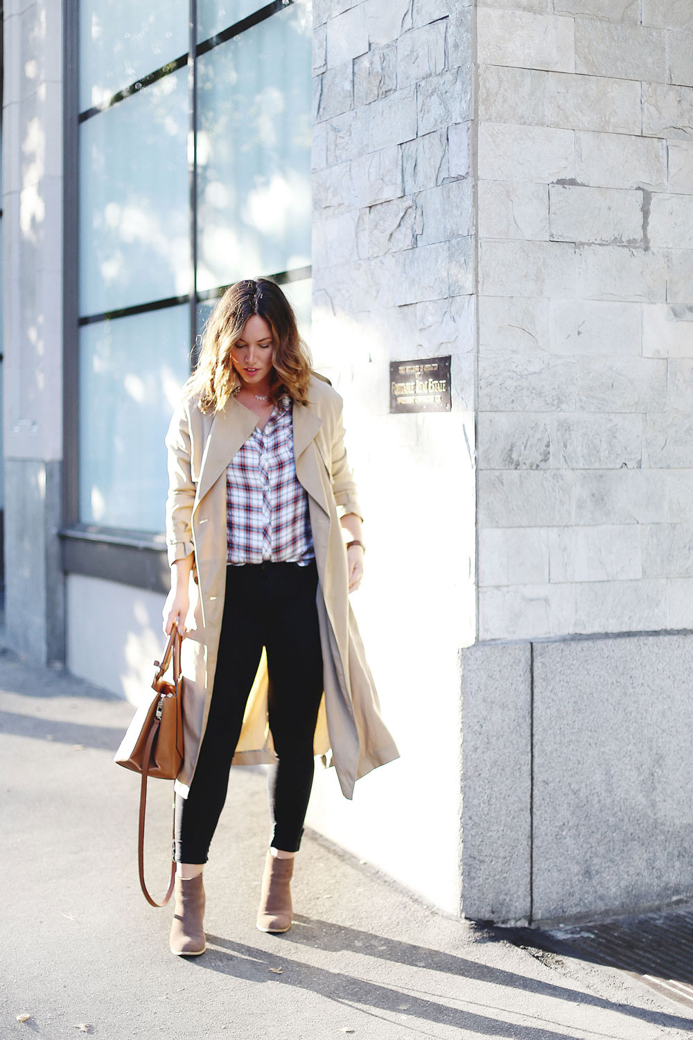 How to wear a plaid shirt in Gentle Fawn blouse, Hudson Jeans skinny jeans, Aritzia bega bag, Aritzia trench coat, Urban Outfitters ankle boots, Leah Alexandra jewelry, Daniel Wellington watch