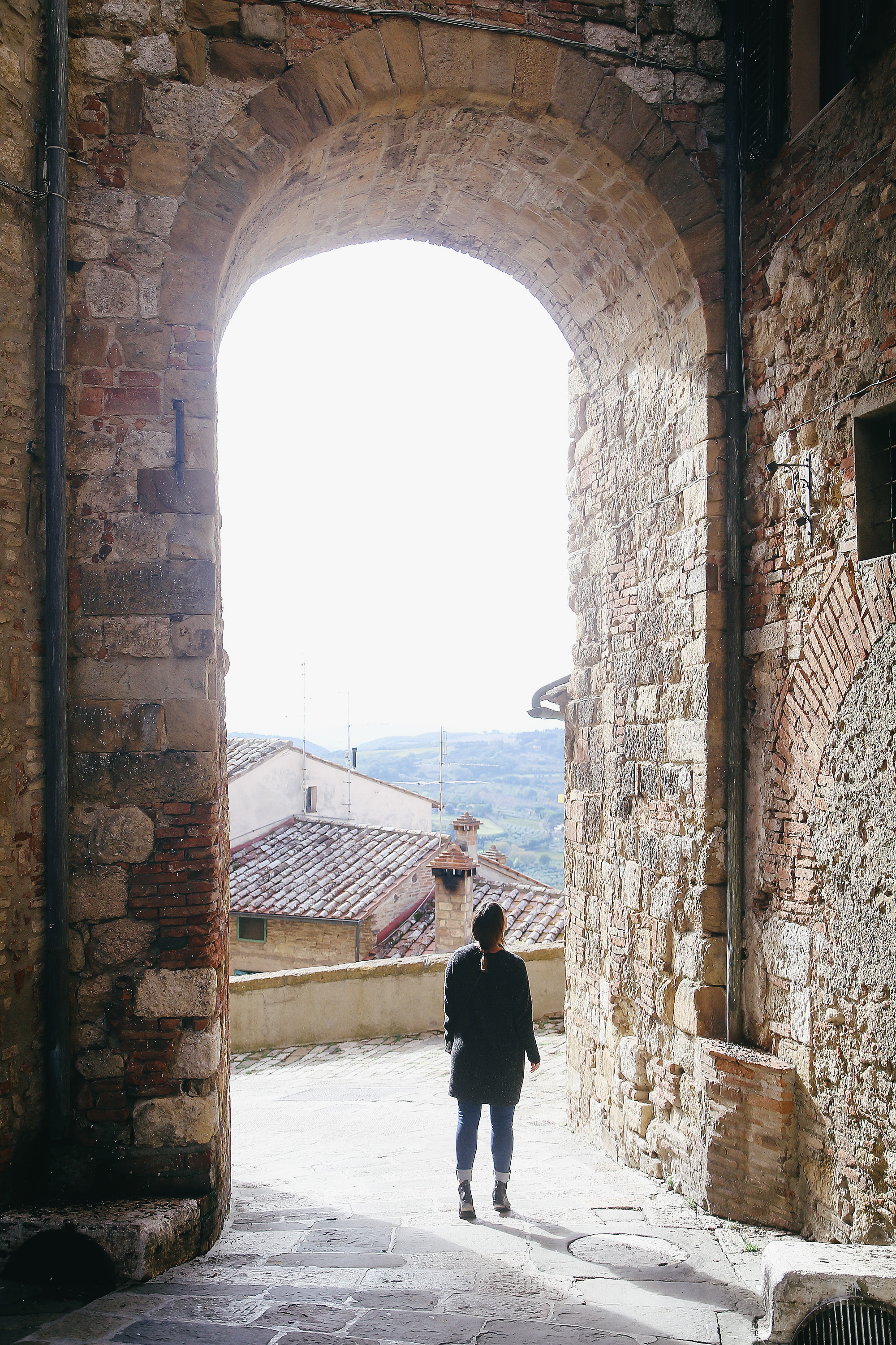 Why you should pack cashmere for travelling: White + Warren cashmere coatigan as worn by To Vogue or Bust in Montepulciano, Italy
