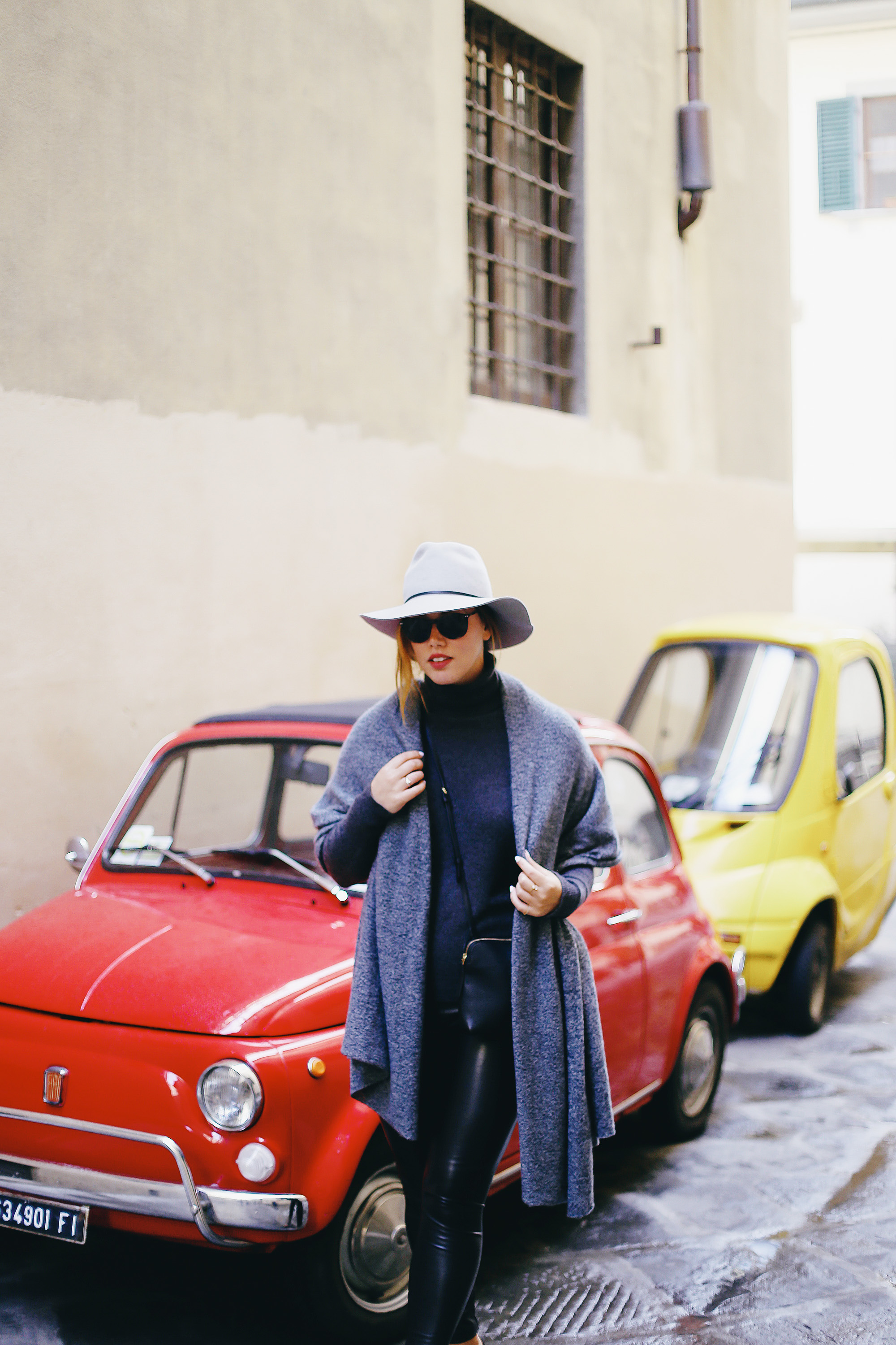 Why you should pack cashmere for travelling: White + Warren cashmere turtleneck and White + Warren travel wrap as worn by To Vogue or Bust in Florence, Italy
