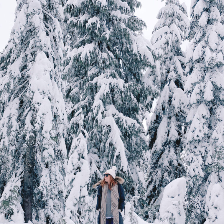 Best winter outfit ideas in the snow in Aritzia Community parka, James jeans skinny jeans, White and Warren cashmere sweater, Aritzia blanket scarf, Hershel beanie, Sorel snow boots styled by To Vogue or Bust at Grouse Mountain, Vancouver