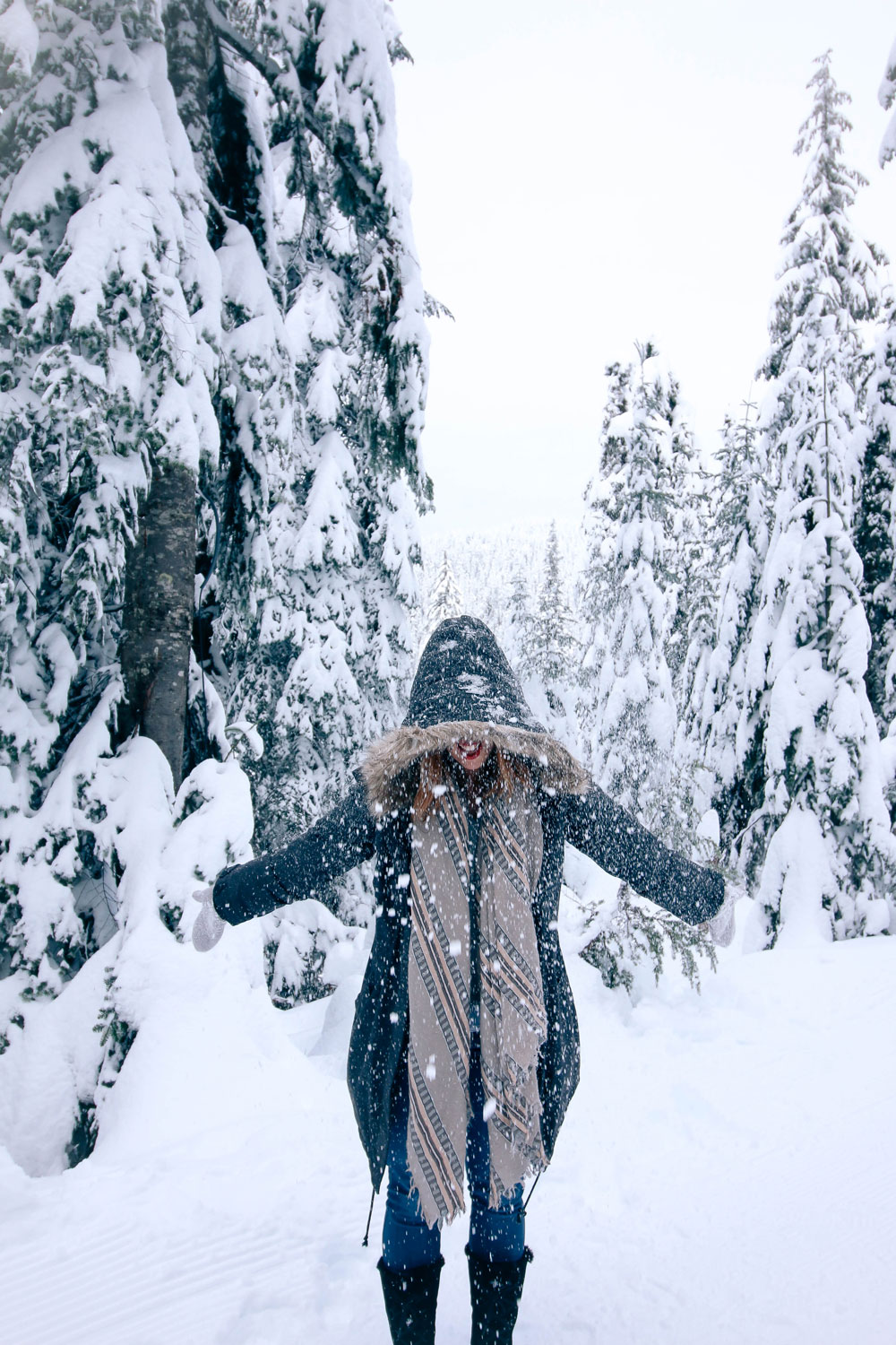 Best winter outfit ideas in the snow in Aritzia Community parka, James jeans skinny jeans, White and Warren cashmere sweater, Aritzia blanket scarf, Hershel beanie, Sorel snow boots styled by To Vogue or Bust at Grouse Mountain, Vancouver