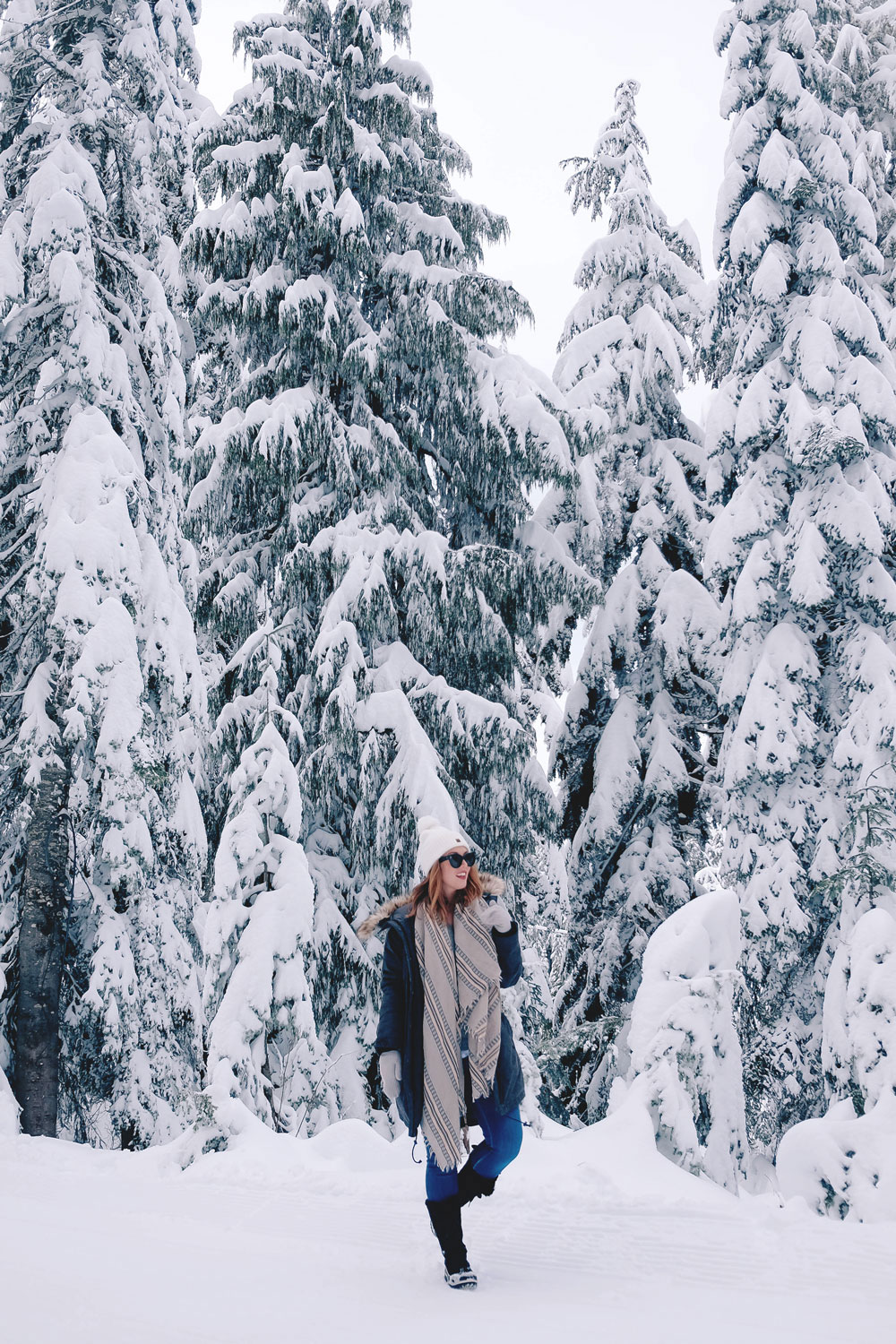 Best winter outfit ideas in the snow in Aritzia Community parka, James jeans skinny jeans, White and Warren cashmere sweater, Aritzia blanket scarf, Hershel beanie, Sorel snow boots styled by To Vogue or Bust at Grouse Mountain, Vancouver