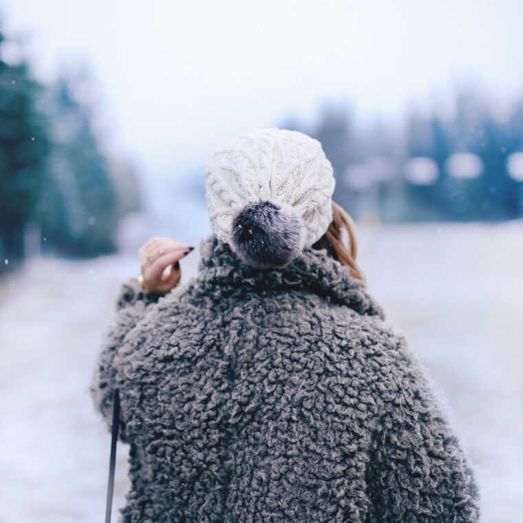 Whistler travel guide at the Fairmont Chateau Whistler with To Vogue or Bust in an Aritzia teddy coat, Hudson black skinny jeans, Joe Fresh snow boots, Tilley Hats beanie and Aritzia black leather bag