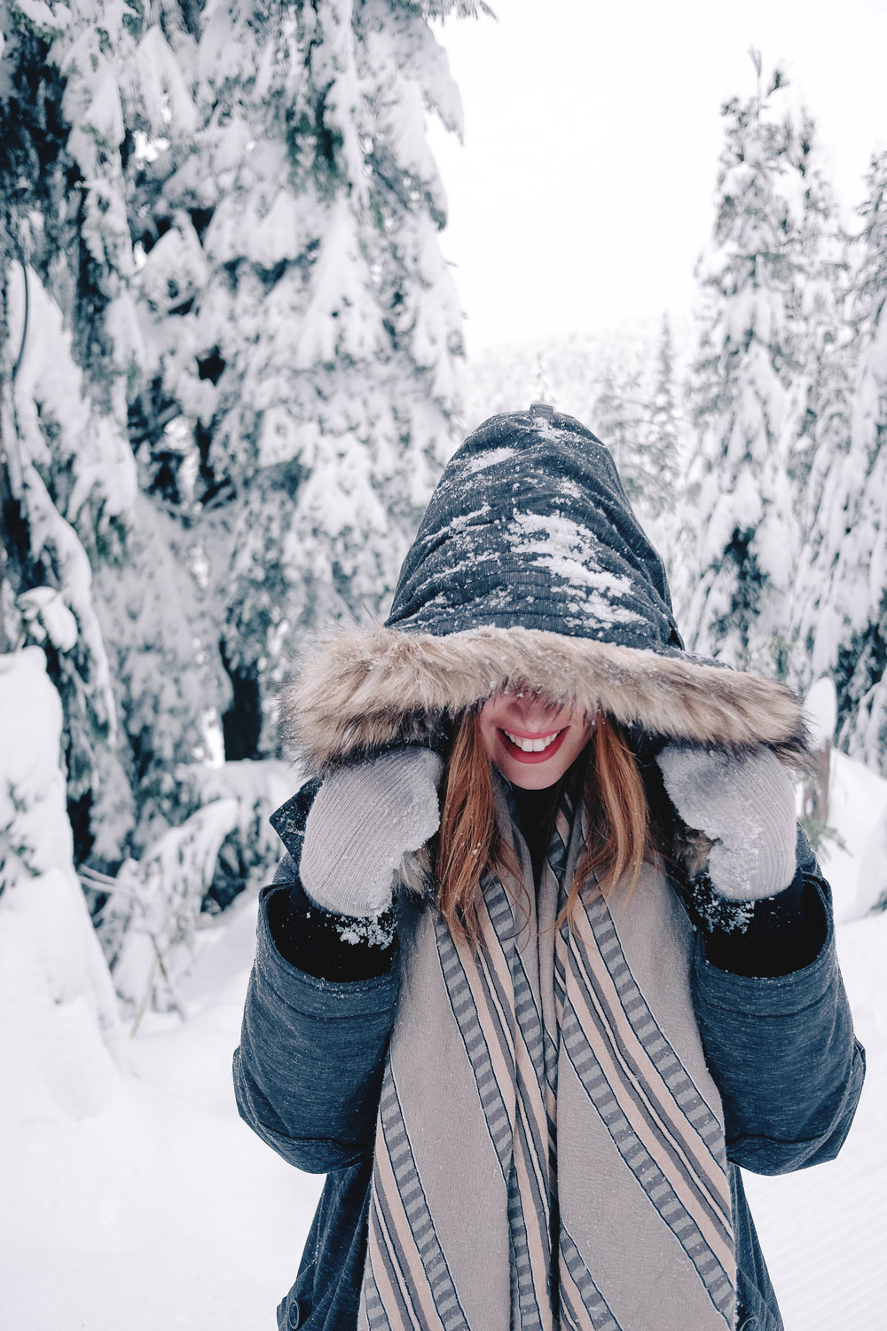 Best winter outfit ideas in the snow in Aritzia Community parka, James jeans skinny jeans, White and Warren cashmere sweater, Aritzia blanket scarf, Hershel beanie, Sorel snow boots styled by To Vogue or Bust at Grouse Mountain, Vancouver