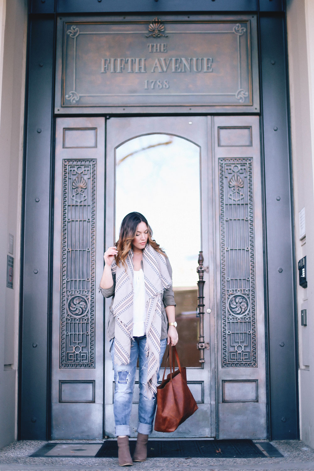 How to style a canvas jacket in Sanctuary canvas coat, Aritzia blanket scarf, Madewell tote, Silver jeans boyfriend jeans styled by To Vogue or Bust