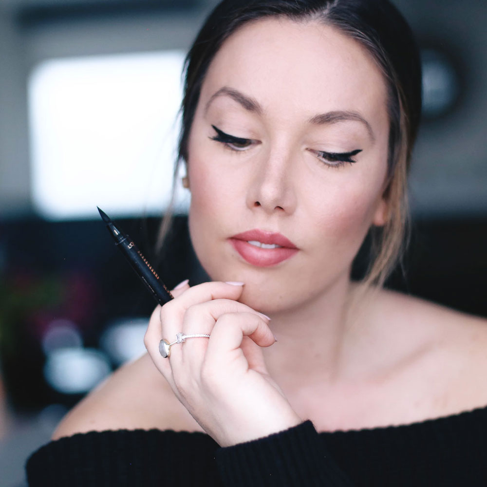 Cat eye liner makeup tutorial