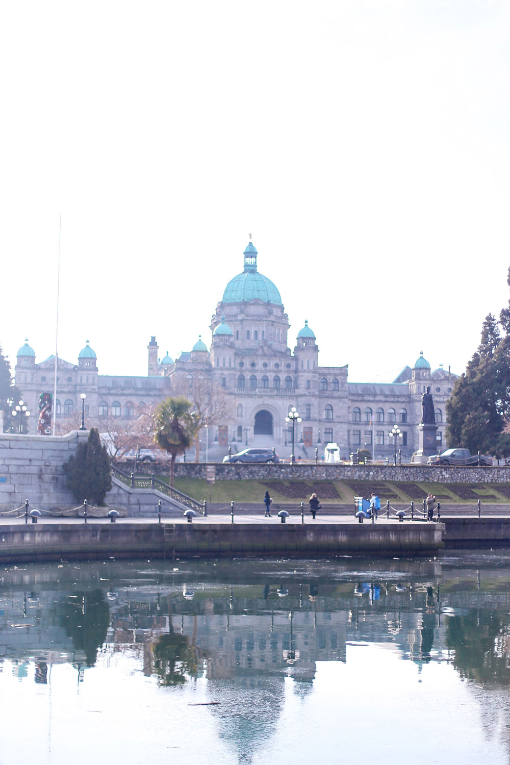 What to see in Victoria BC - Harbour Air sea plane, parliament buildings, Fan Tan Alley, Nourish Victoria, Discovery Coffee, Victoria Harbour