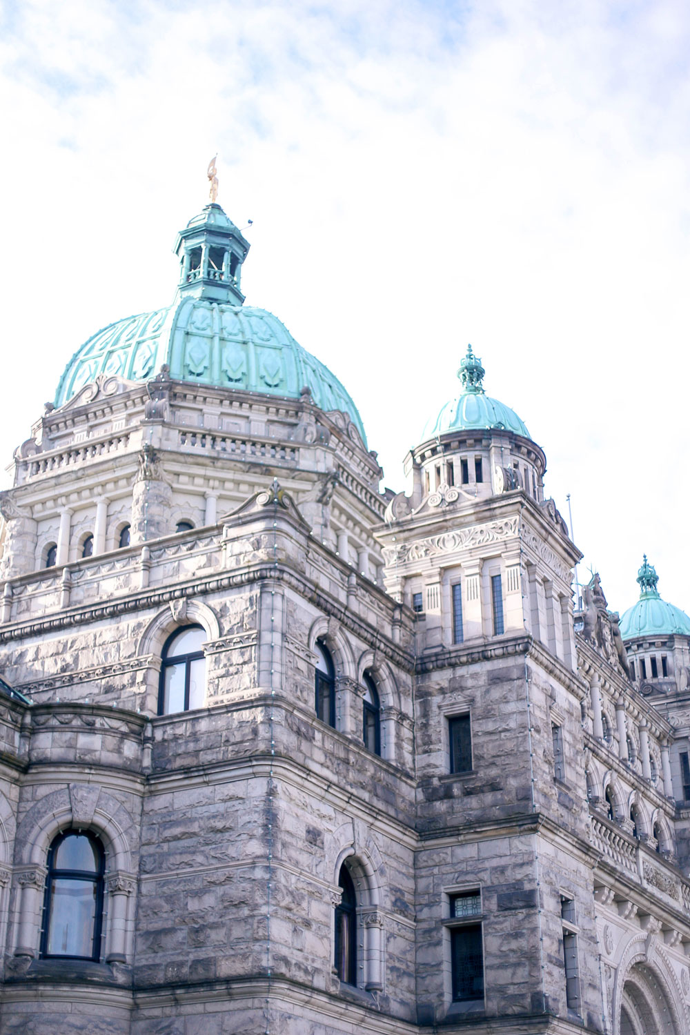 What to see in Victoria BC - Harbour Air sea plane, parliament buildings, Fan Tan Alley, Nourish Victoria, Discovery Coffee, Victoria Harbour