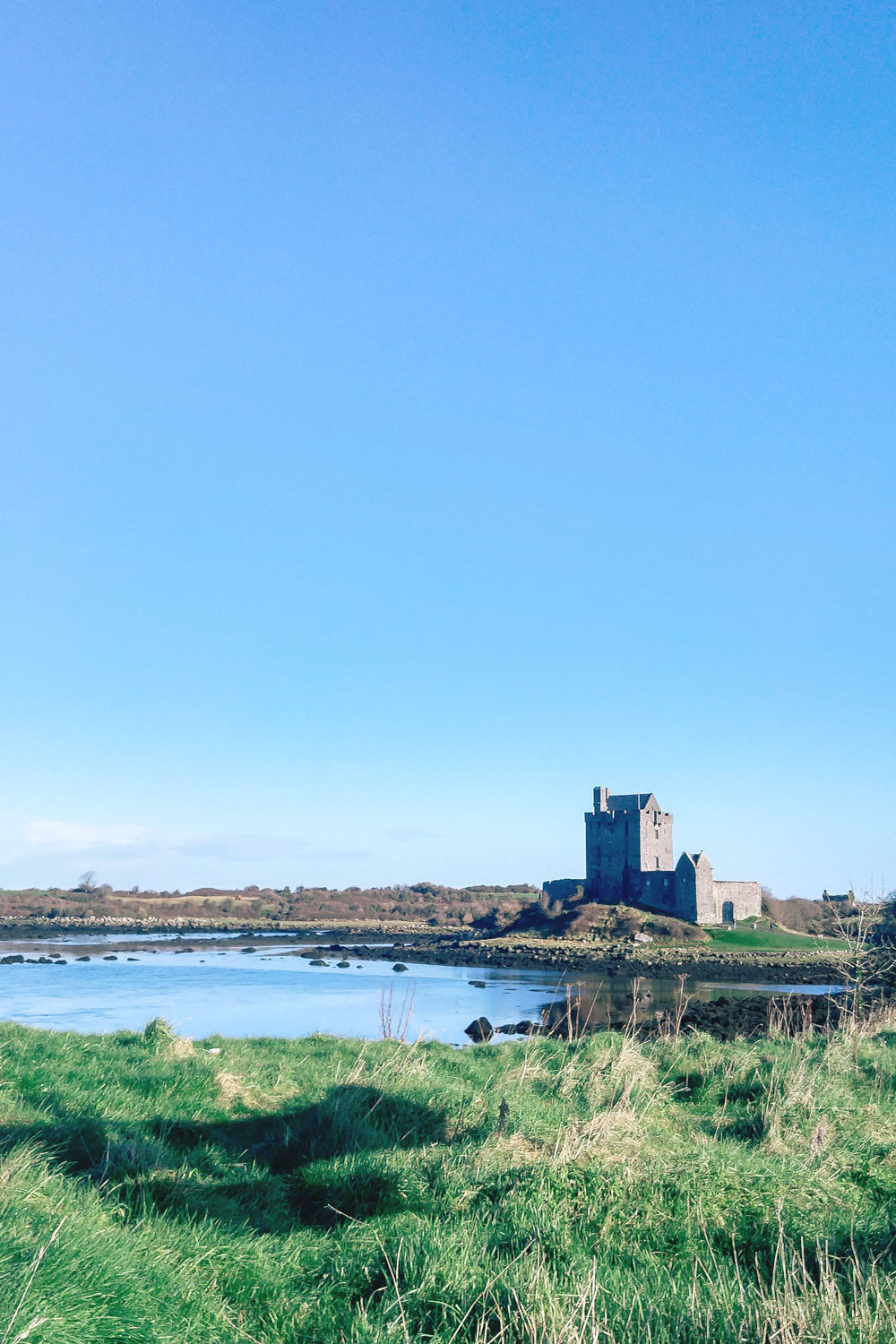 One week itinerary for Ireland, Galway, Cork, Dublin, Long Room Library, Trinity College, Ring of Kerry, Galway bay, What to see in Killarney, Dunguaire Castle, Cliffs of Moher, What to see in Dublin, What to see in Cork by To Vogue or Bust