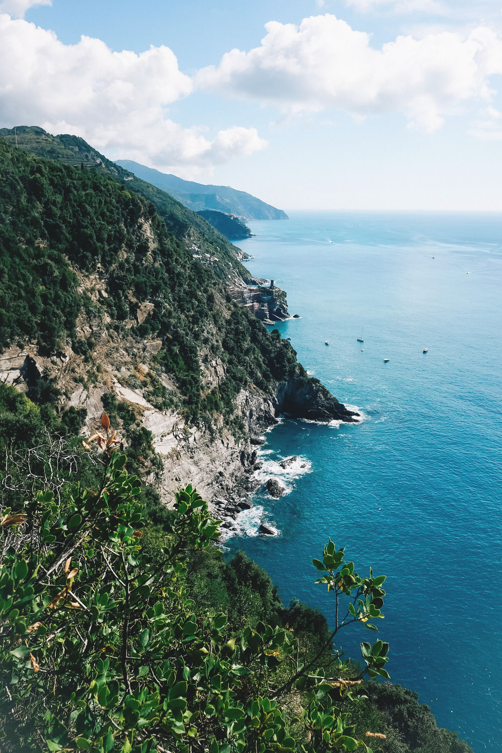 what to see in Cinque Terre, what to do in Cinque Terre, what to see in Riomaggiore, what to see in Riomaggiore, what to pack for Italy, best views in Cinque Terre, where to hike in Italy, where to hike in Cinque Terre, monterosso al mare hike, Vernazza hike, views of Vernazza, where to stay in Cinque Terre, Manarola travel guide, Manarola tourism guide, Manarola Italy, Manarola views by To Vogue or Bust