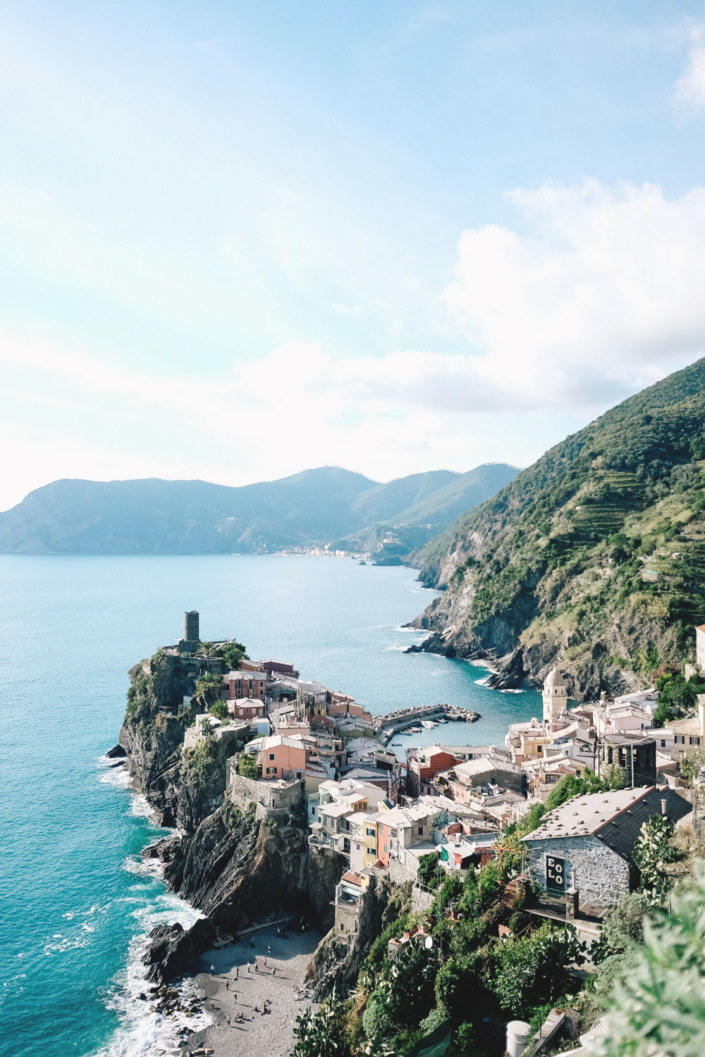 what to see in Cinque Terre, what to do in Cinque Terre, what to see in Riomaggiore, what to see in Riomaggiore, what to pack for Italy, best views in Cinque Terre, where to hike in Italy, where to hike in Cinque Terre, monterosso al mare hike, Vernazza hike, views of Vernazza, where to stay in Cinque Terre, Manarola travel guide, Manarola tourism guide, Manarola Italy, Manarola views by To Vogue or Bust