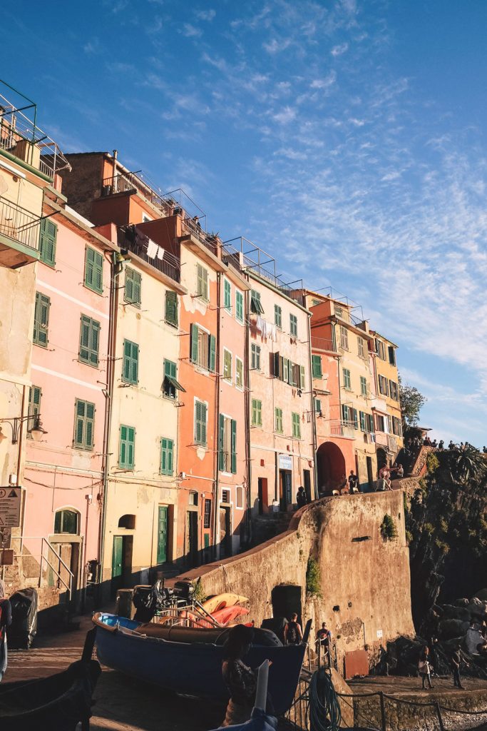 what to see in Cinque Terre, what to do in Cinque Terre, what to see in Riomaggiore, what to see in Riomaggiore, what to pack for Italy, best views in Cinque Terre, where to hike in Italy, where to hike in Cinque Terre, monterosso al mare hike, Vernazza hike, views of Vernazza, where to stay in Cinque Terre, Manarola travel guide, Manarola tourism guide, Manarola Italy, Manarola views by To Vogue or Bust