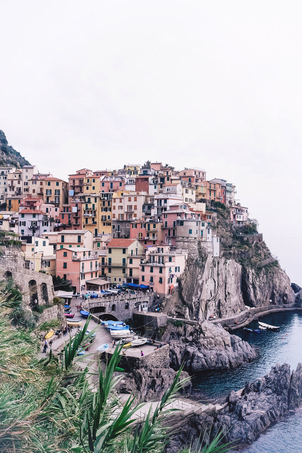 what to see in Cinque Terre, what to do in Cinque Terre, what to see in Riomaggiore, what to see in Riomaggiore, what to pack for Italy, best views in Cinque Terre, where to hike in Italy, where to hike in Cinque Terre, monterosso al mare hike, Vernazza hike, views of Vernazza, where to stay in Cinque Terre, Manarola travel guide, Manarola tourism guide, Manarola Italy, Manarola views by To Vogue or Bust