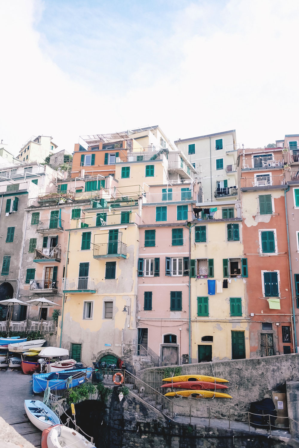 what to see in Cinque Terre, what to do in Cinque Terre, what to see in Riomaggiore, what to see in Riomaggiore, what to pack for Italy, best views in Cinque Terre, where to hike in Italy, where to hike in Cinque Terre, monterosso al mare hike, Vernazza hike, views of Vernazza, where to stay in Cinque Terre, Manarola travel guide, Manarola tourism guide, Manarola Italy, Manarola views by To Vogue or Bust