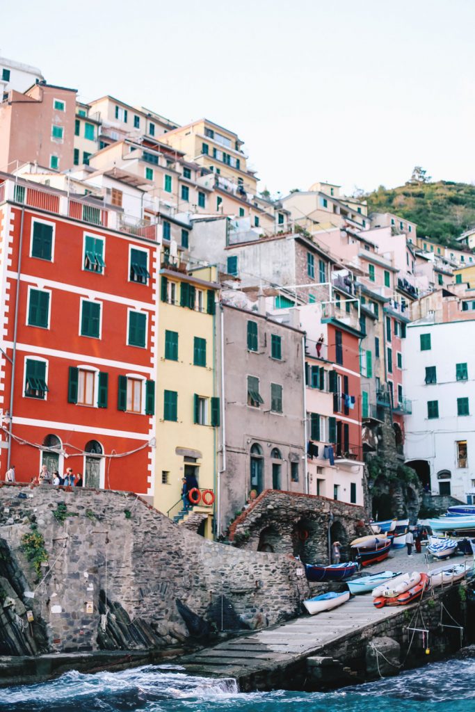 what to see in Cinque Terre, what to do in Cinque Terre, what to see in Riomaggiore, what to see in Riomaggiore, what to pack for Italy, best views in Cinque Terre, where to hike in Italy, where to hike in Cinque Terre, monterosso al mare hike, Vernazza hike, views of Vernazza, where to stay in Cinque Terre, Manarola travel guide, Manarola tourism guide, Manarola Italy, Manarola views by To Vogue or Bust