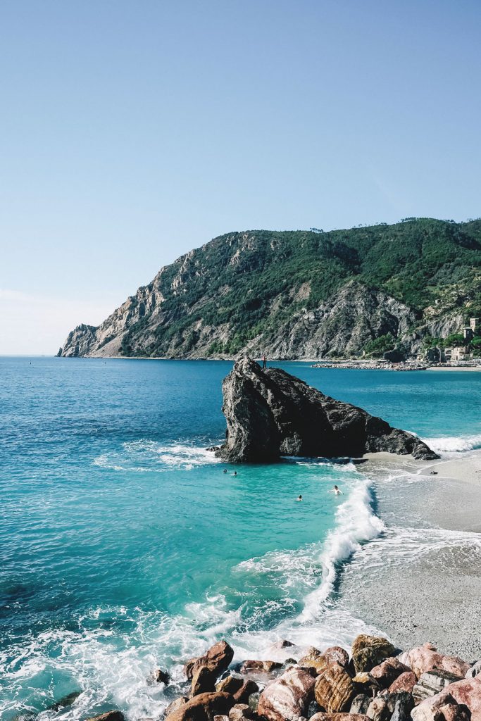 what to see in Cinque Terre, what to do in Cinque Terre, what to see in Riomaggiore, what to see in Riomaggiore, what to pack for Italy, best views in Cinque Terre, where to hike in Italy, where to hike in Cinque Terre, monterosso al mare hike, Vernazza hike, views of Vernazza, where to stay in Cinque Terre, Manarola travel guide, Manarola tourism guide, Manarola Italy, Manarola views by To Vogue or Bust