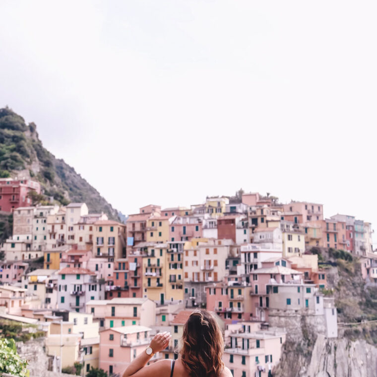 what to see in Cinque Terre, what to do in Cinque Terre, what to see in Riomaggiore, what to see in Riomaggiore, what to pack for Italy, best views in Cinque Terre, where to hike in Italy, where to hike in Cinque Terre, monterosso al mare hike, Vernazza hike, views of Vernazza, where to stay in Cinque Terre, Manarola travel guide, Manarola tourism guide, Manarola Italy, Manarola views by To Vogue or Bust