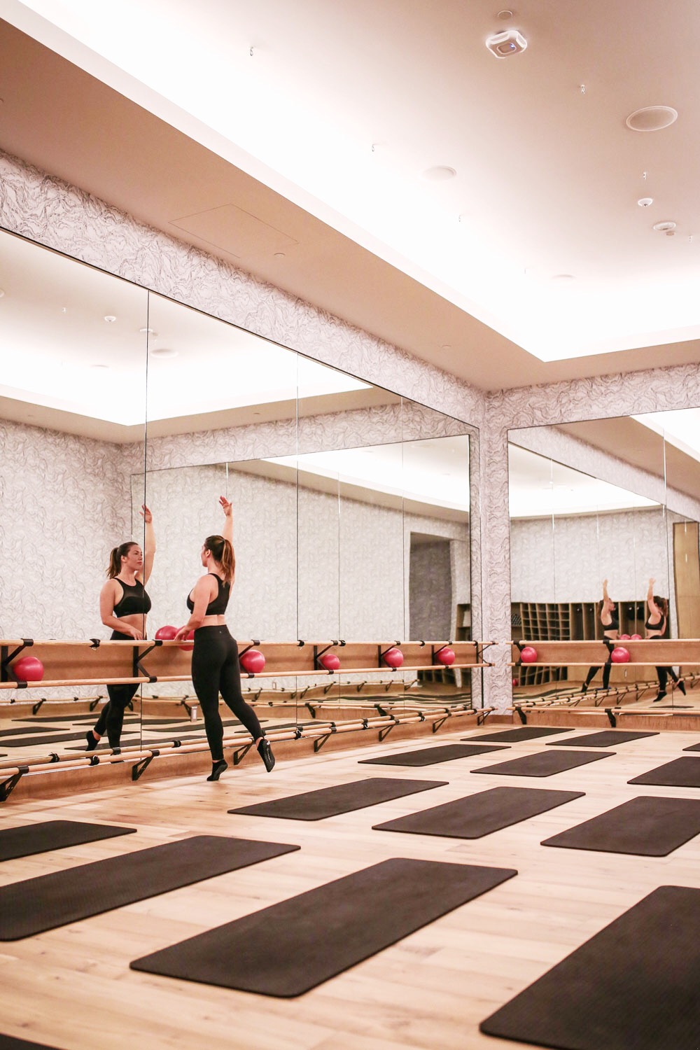 Equinox barre classes review by To Vogue or Bust