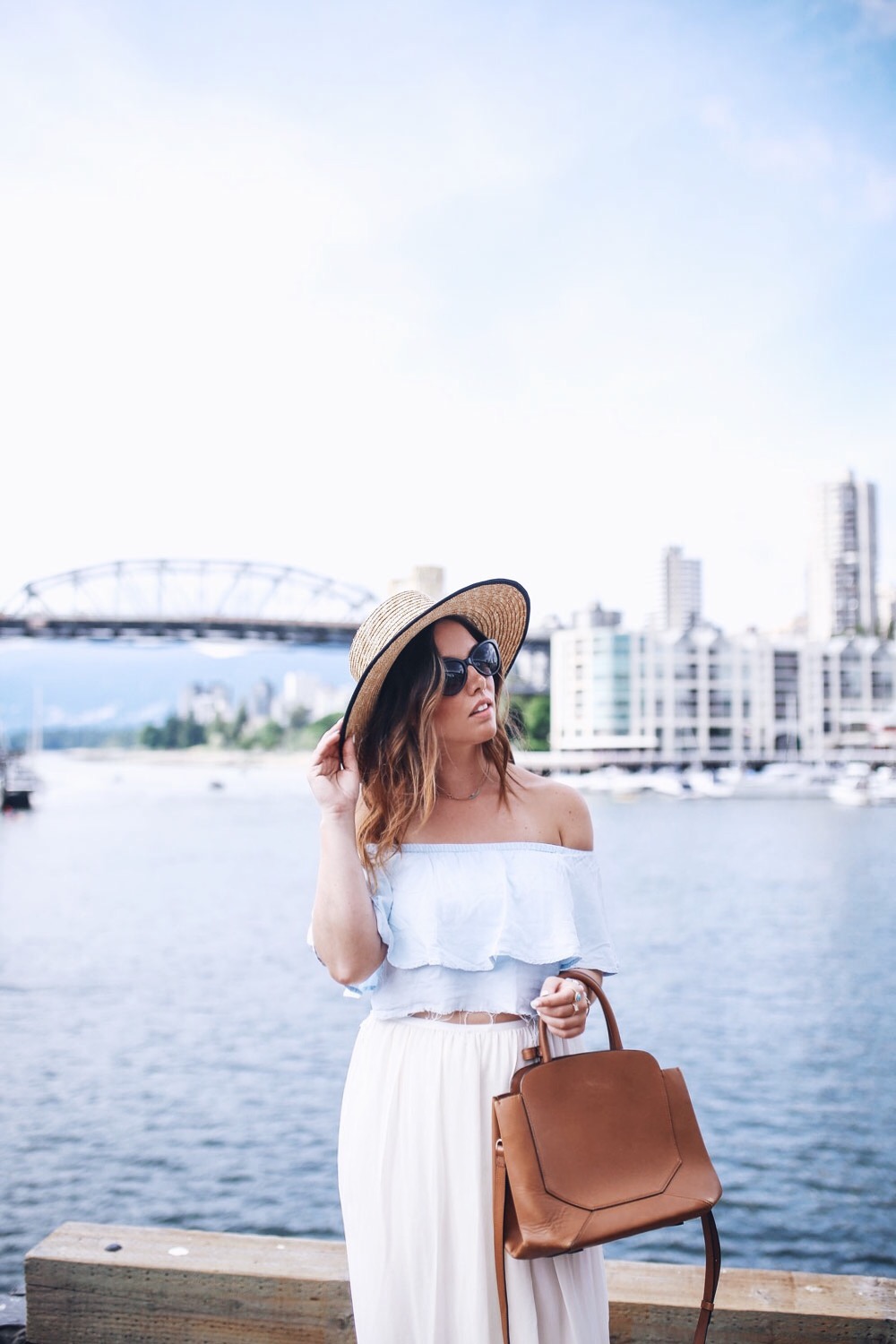 Summer outfit ideas in aritzia by To Vogue or Bust