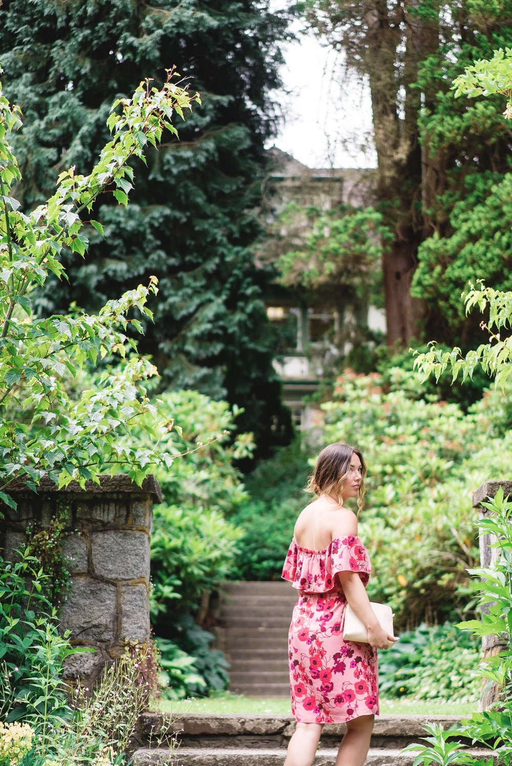 What to wear to a garden wedding by To Vogue or Bust