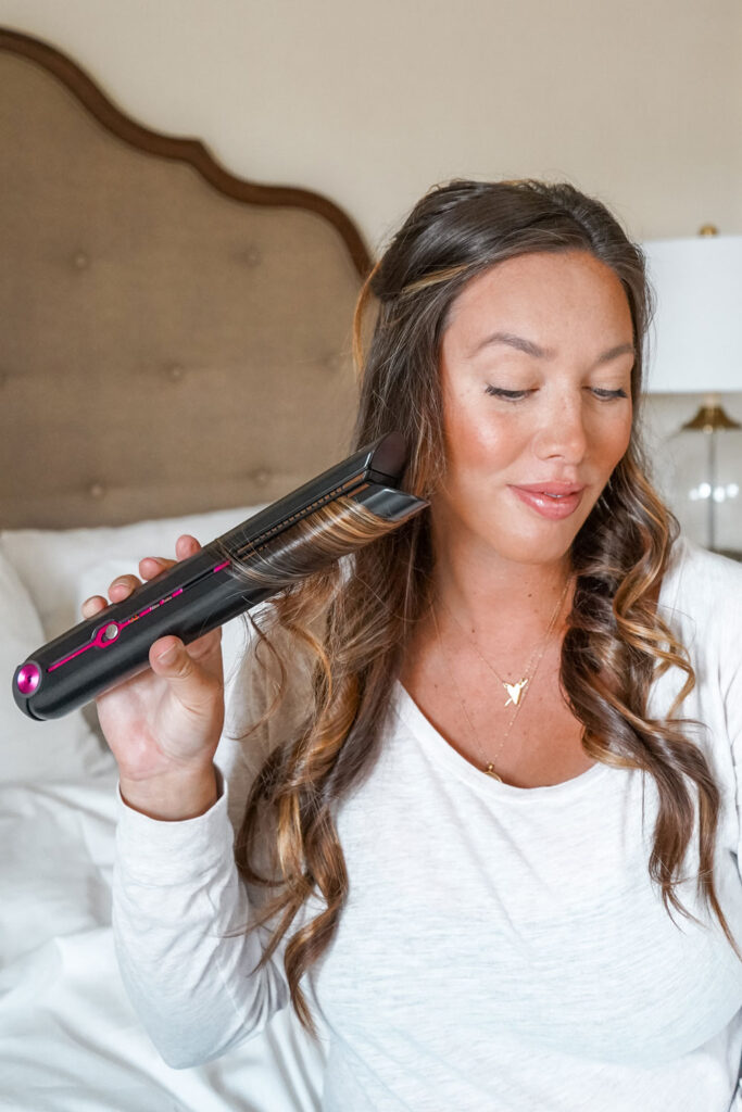 How to curl hair with a straightener