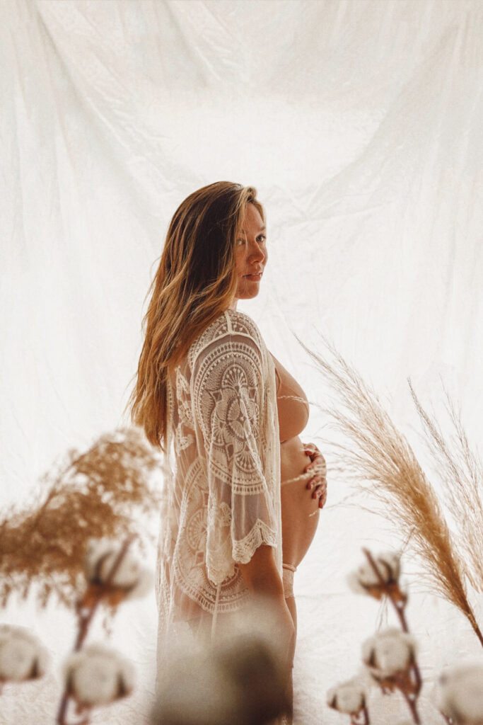 DIY Maternity Photoshoot Idea