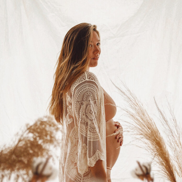 DIY Maternity Photoshoot Idea