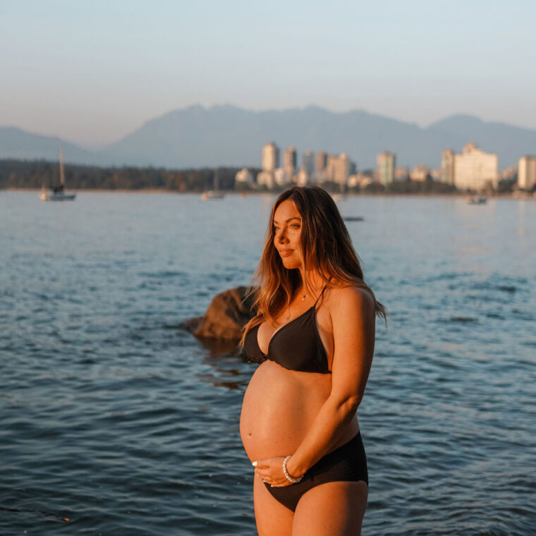 Beach maternity shoot