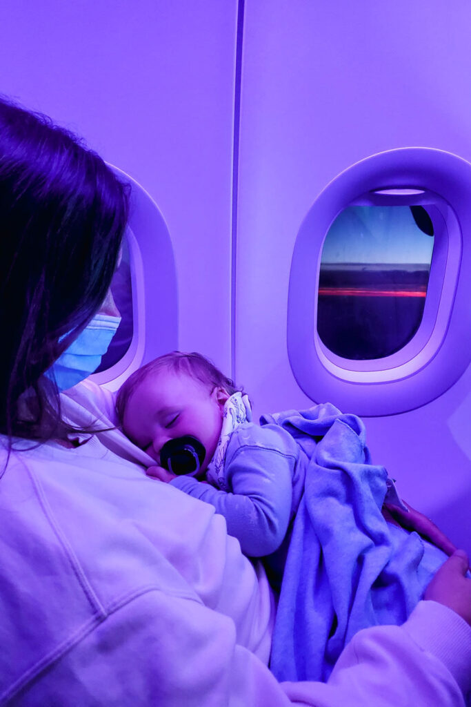 Tips for traveling with a baby on an airplane