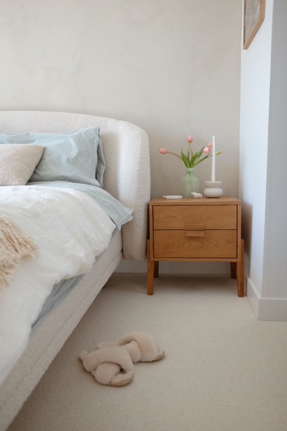 mid-century modern design bedroom